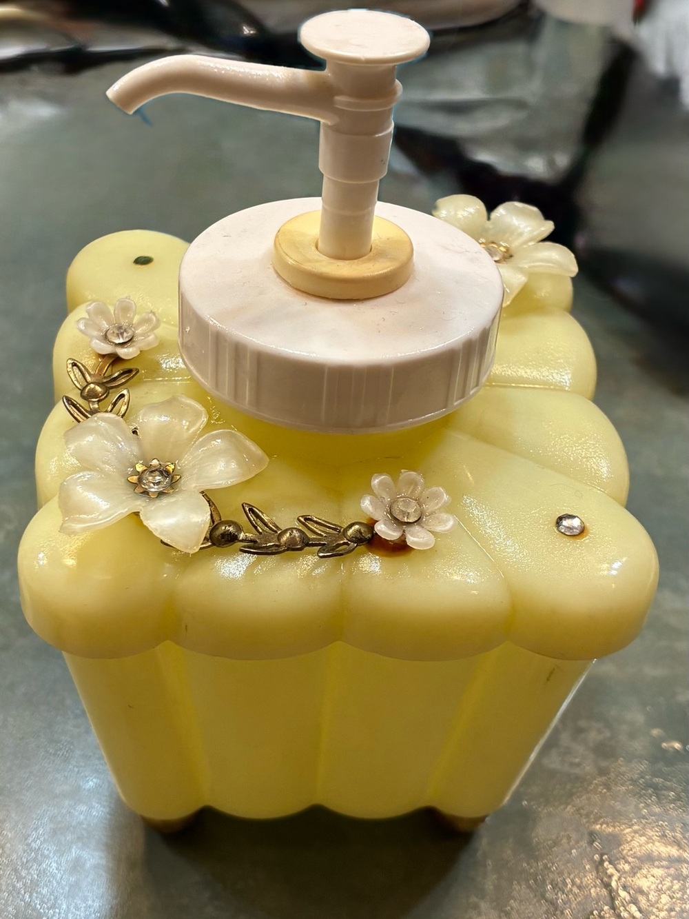 Vintage and Elegant Yellow Floral  Dispenser